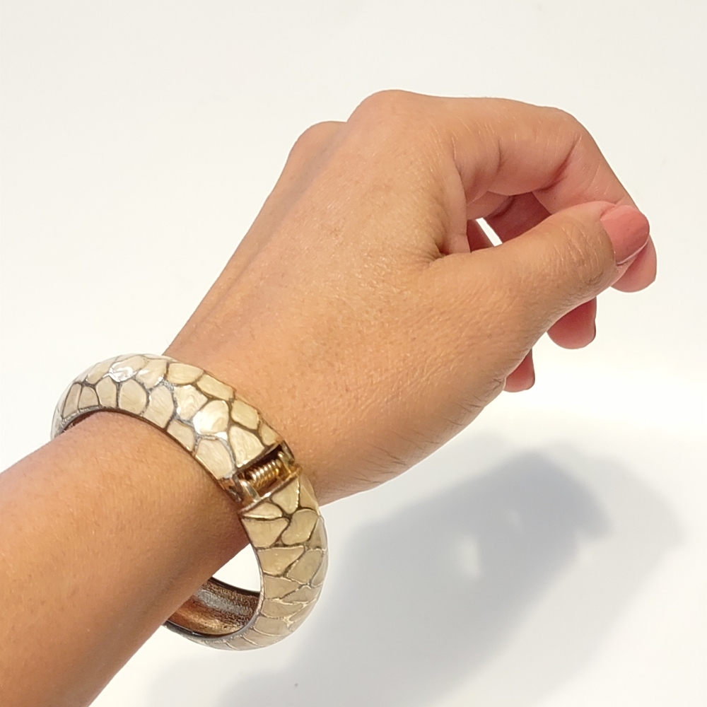 Bracelet Bangle Cuff Metal  Hinged Enamel Gold Tone and Cream, Standard Size.